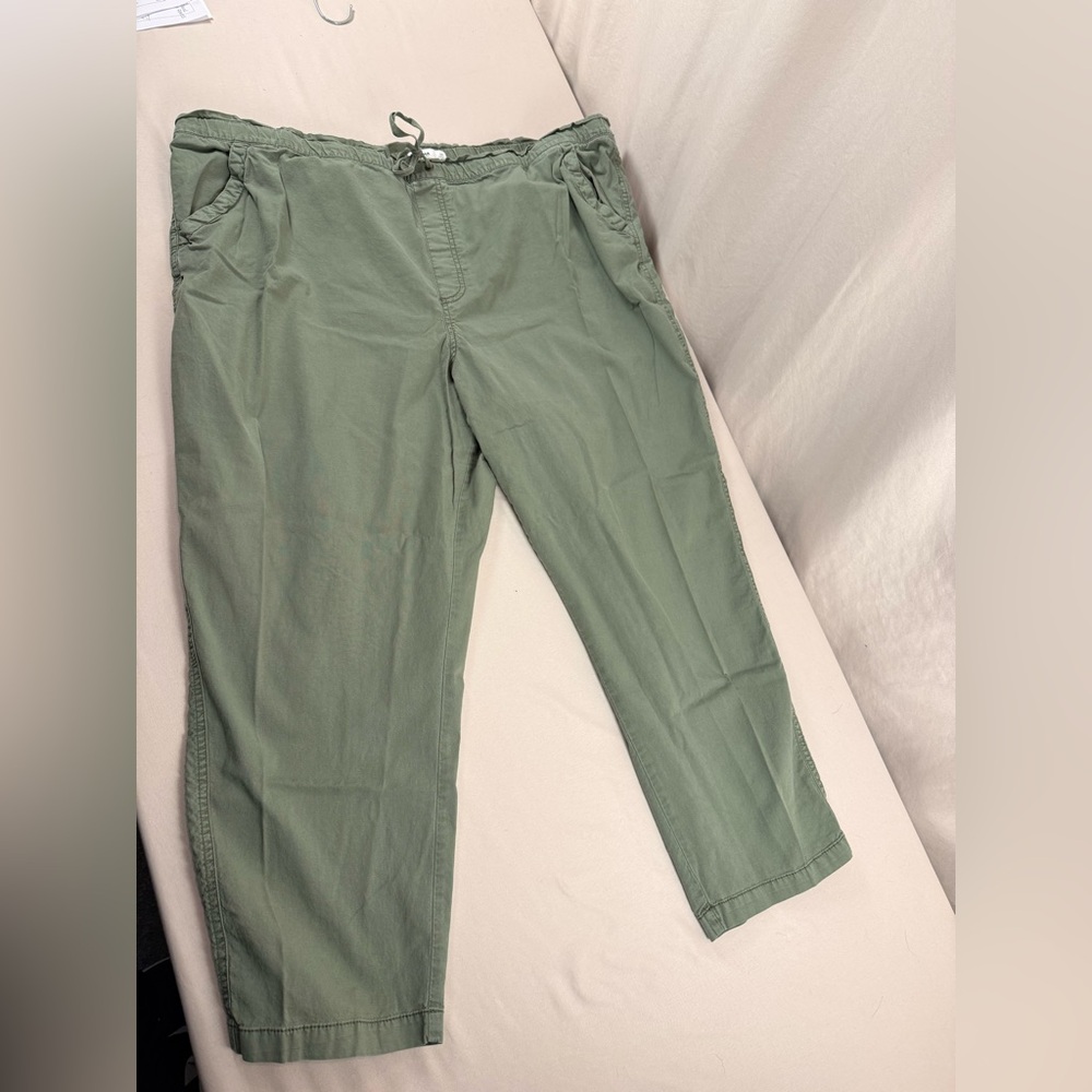 Sonoma Women’s Olive Capris -  026